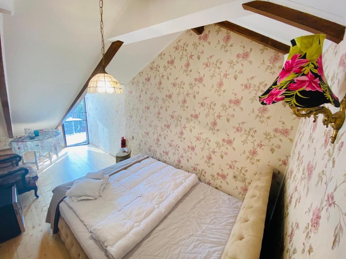 Tatin - Hotel & Cafe In Мцхета Экстерьер фото