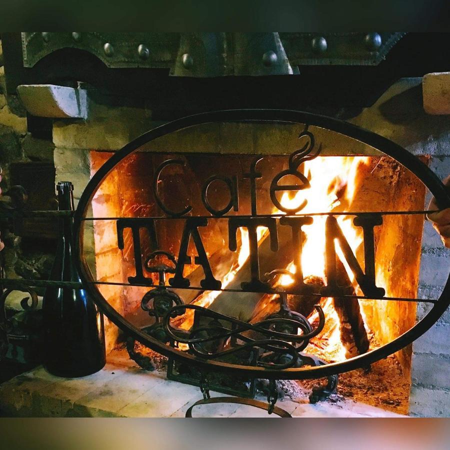 Tatin - Hotel & Cafe In Мцхета Экстерьер фото