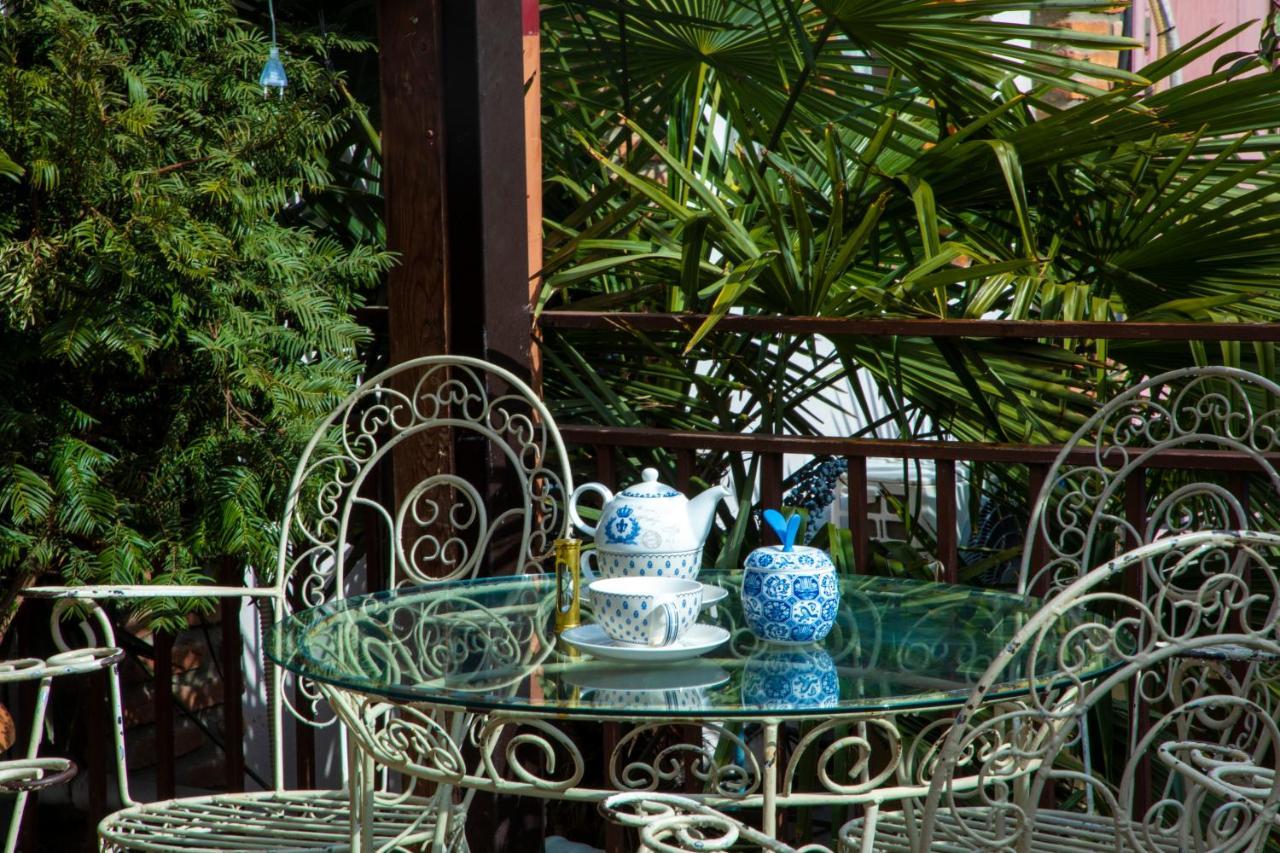 Tatin - Hotel & Cafe In Мцхета Экстерьер фото