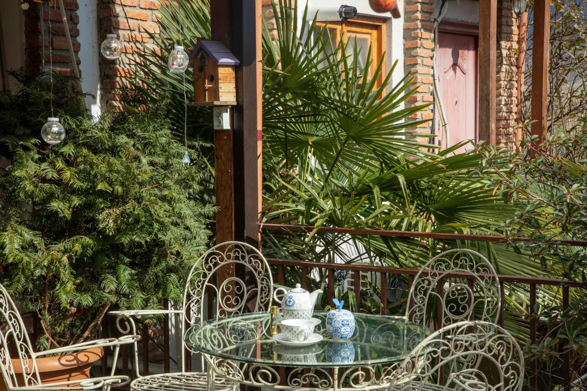 Tatin - Hotel & Cafe In Мцхета Экстерьер фото
