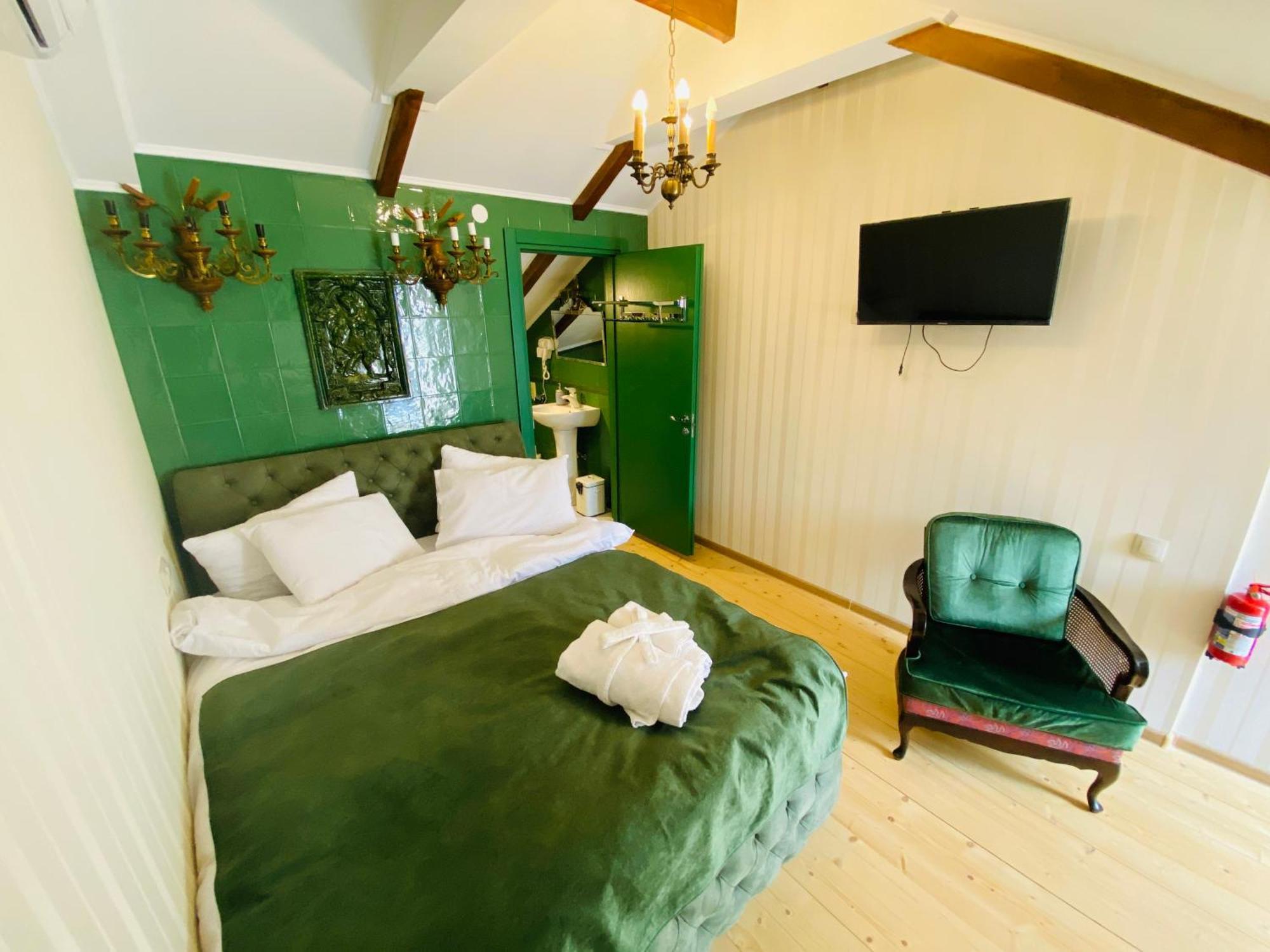 Tatin - Hotel & Cafe In Мцхета Экстерьер фото